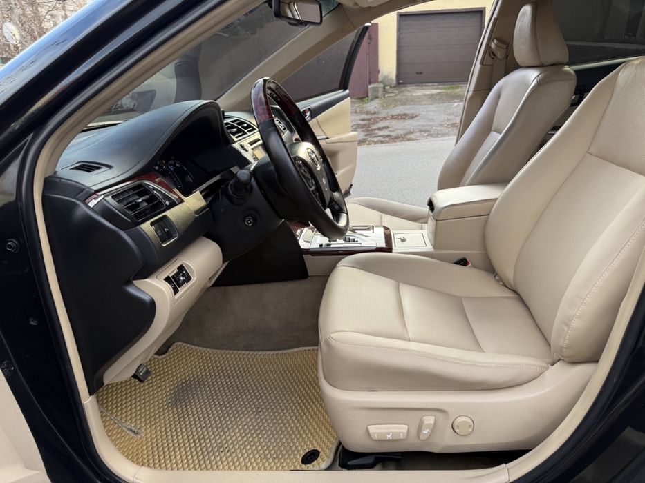 Продам Toyota Camry 50 2.5 газ/бенз офіційна на автоматі