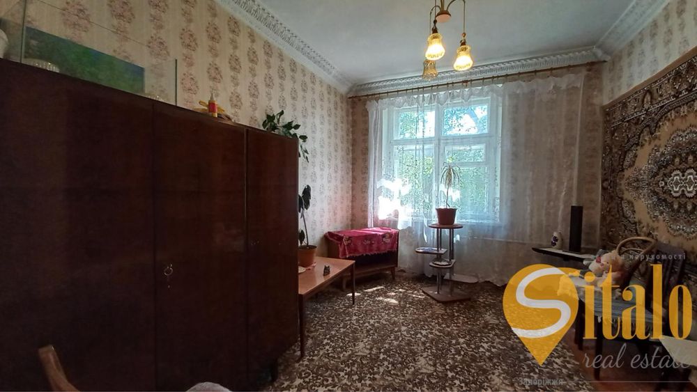 Продаж 2-х кімнт. повнометражної квартири вул. Добролюбова.