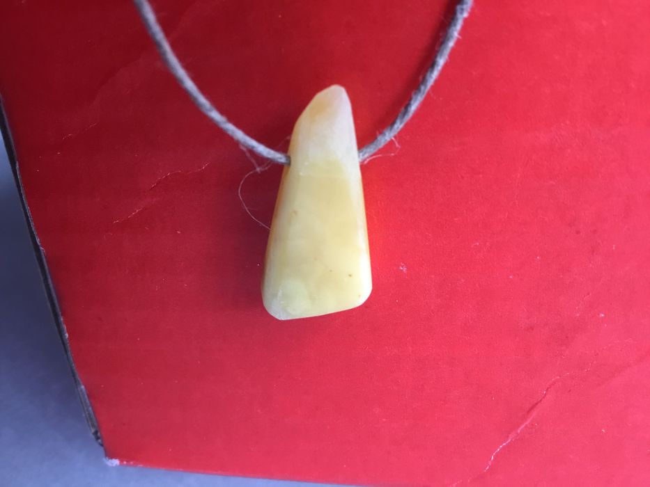 wisiorek, bursztyn królewski