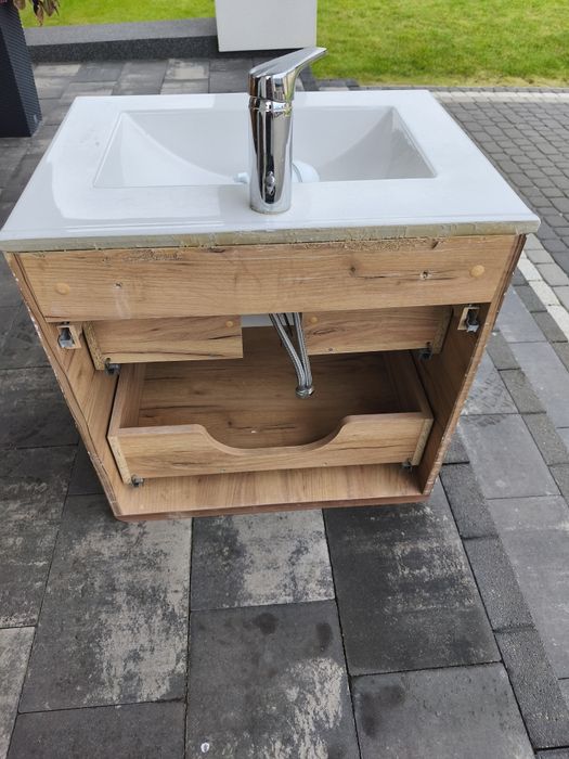 Szafka łazienkowa wisząca