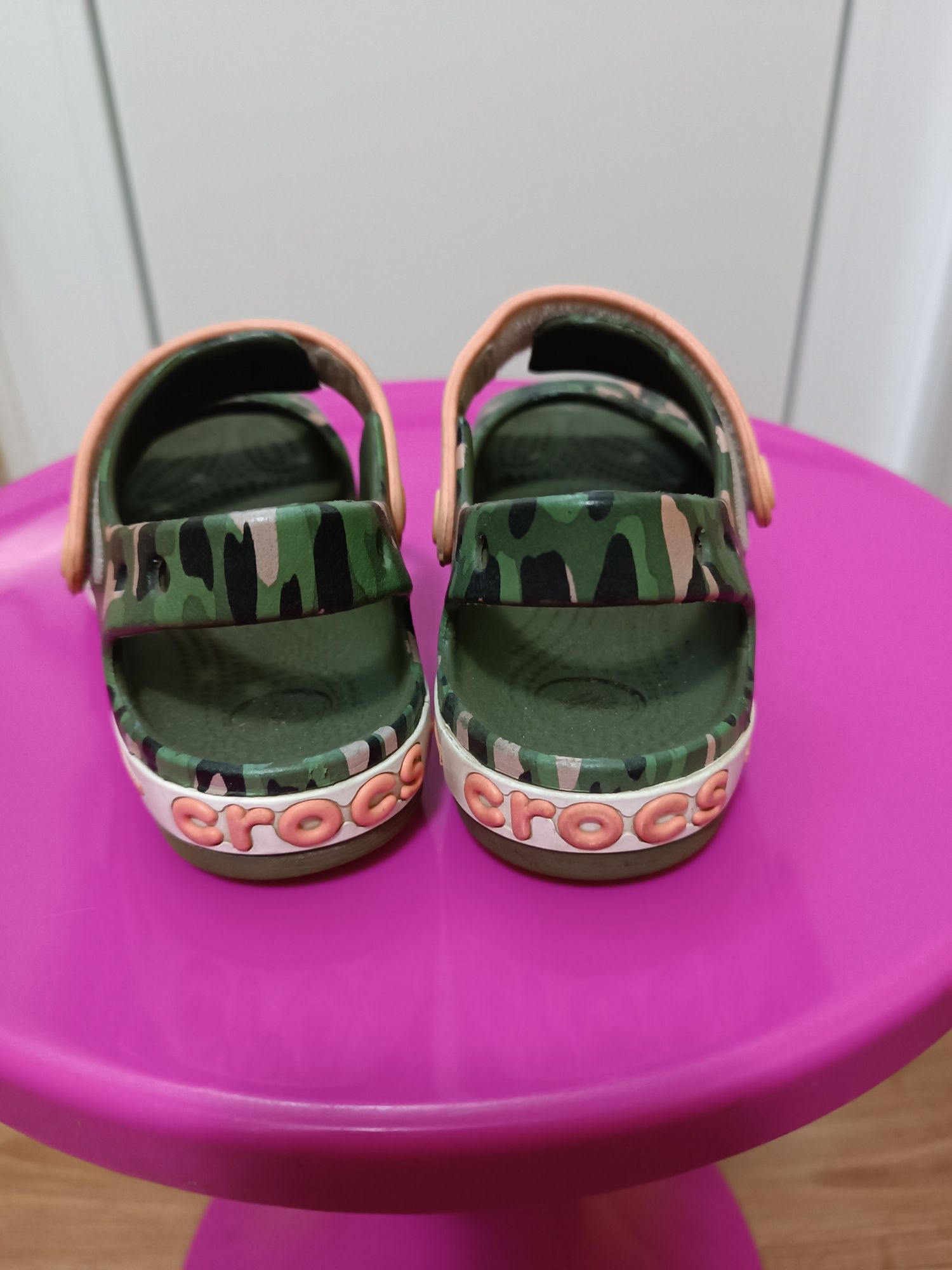Crocs,сандалі для дівчинки.