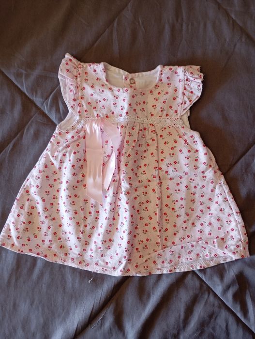 Vestidos  e conjunto tudo 12 euros