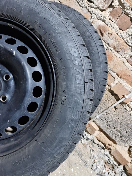 Felgi z oponami zimowymi 195/65 R15. Bardzo dobry bieżnik 7-8mm.