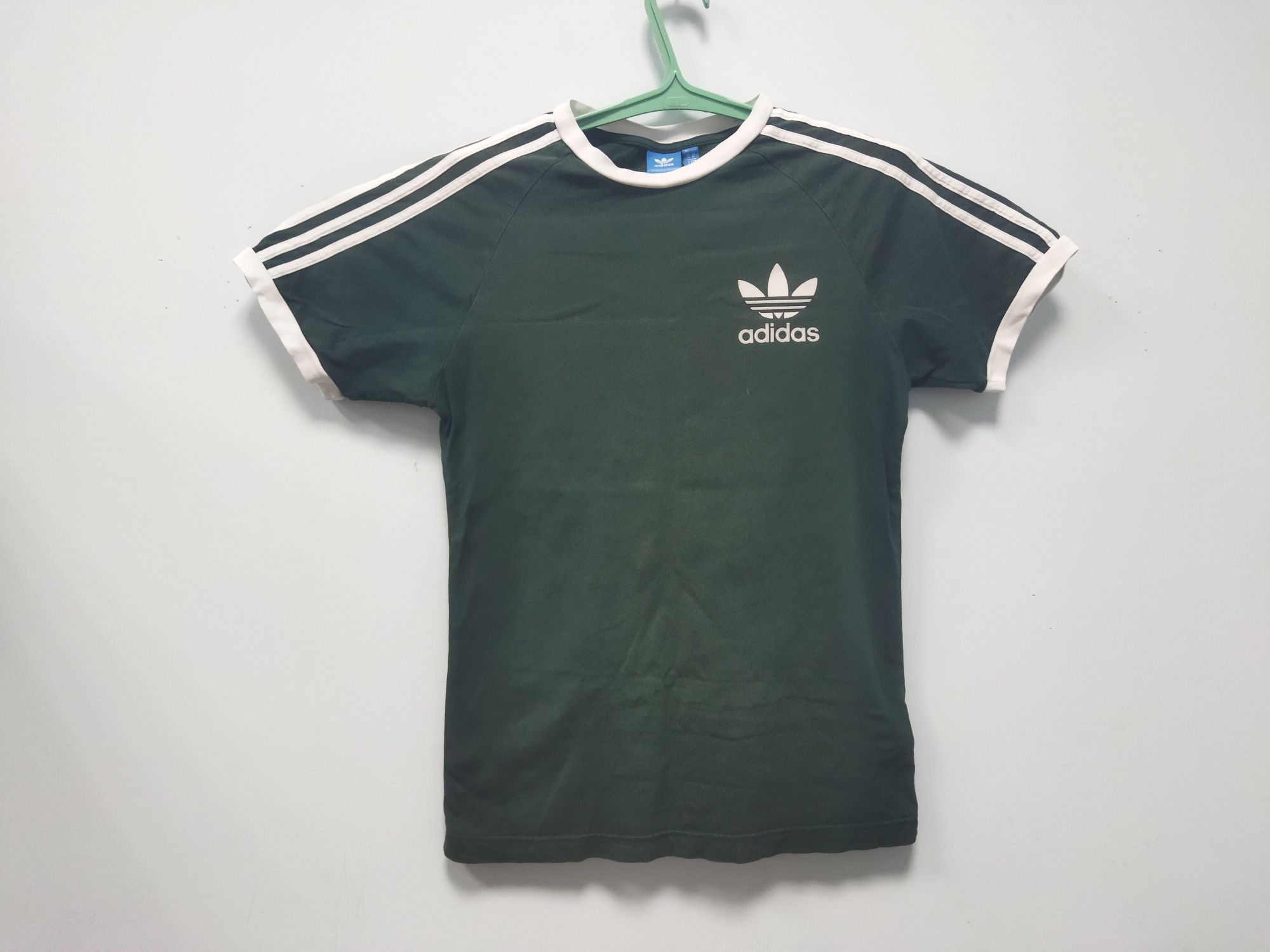 Футболка Adidas California Tee зелена Розмір М
California T-shirt In G