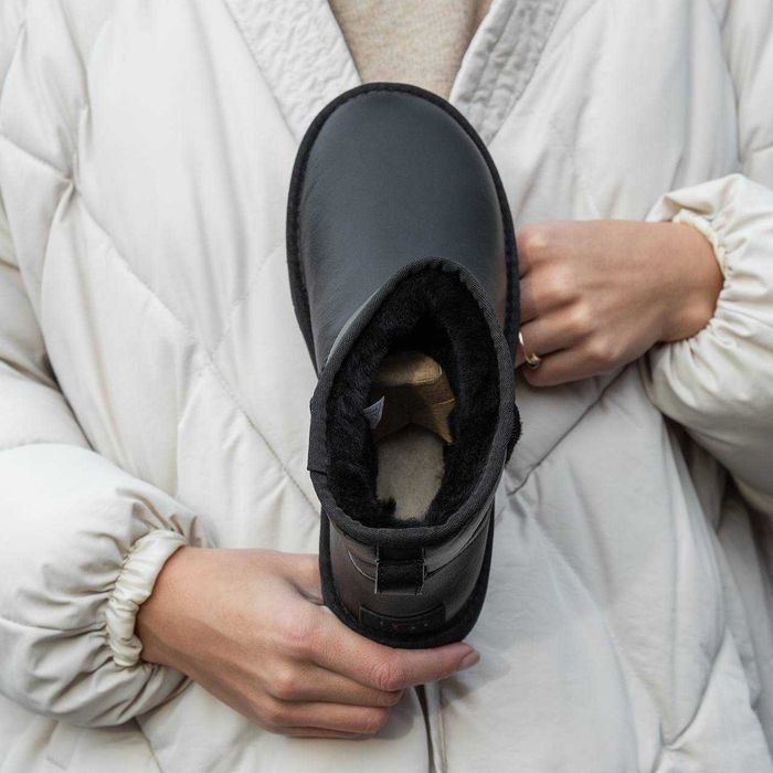 Унисекс зимние UGG Classic Mini, черные кожаные угги классик мини уггі