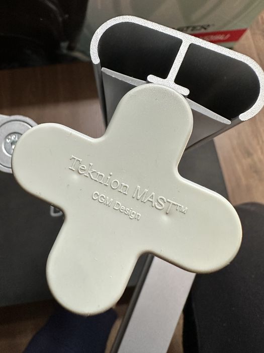 Uchwyt na dwa monitory Tekinion - profesjonalne