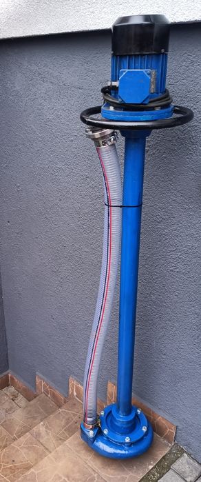 Pompa do szamba wałowa brudnej wody , gnojowicy. Nieczystości