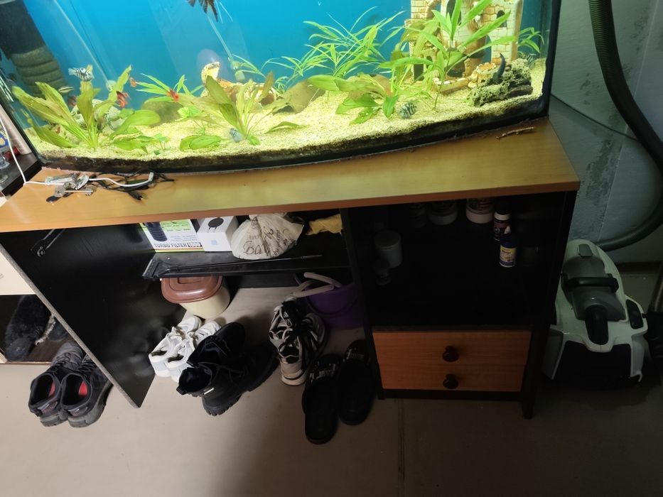 Продам аквариум на 200 лит.