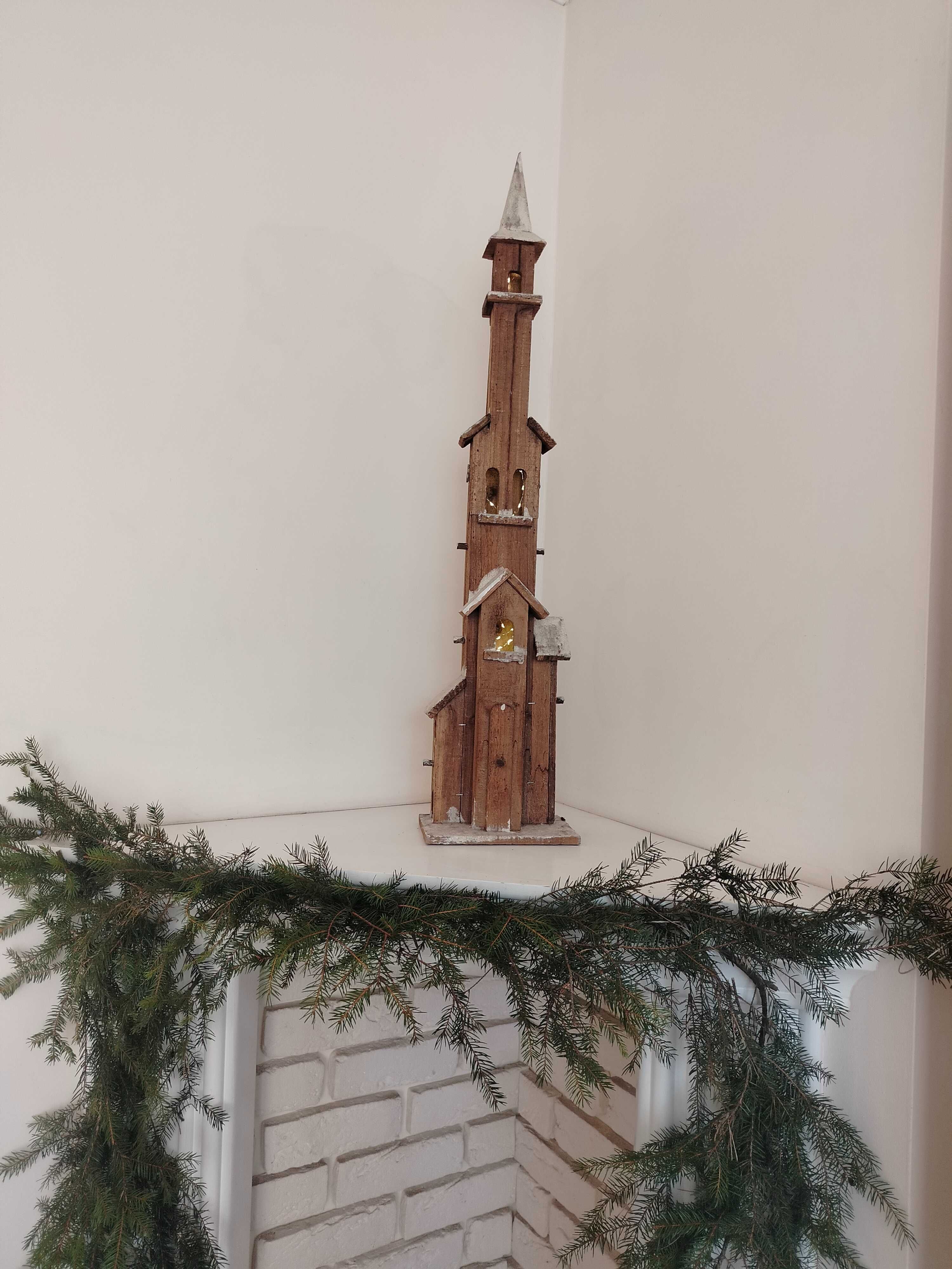 Drewniany domek, dekoracja świąteczna, led