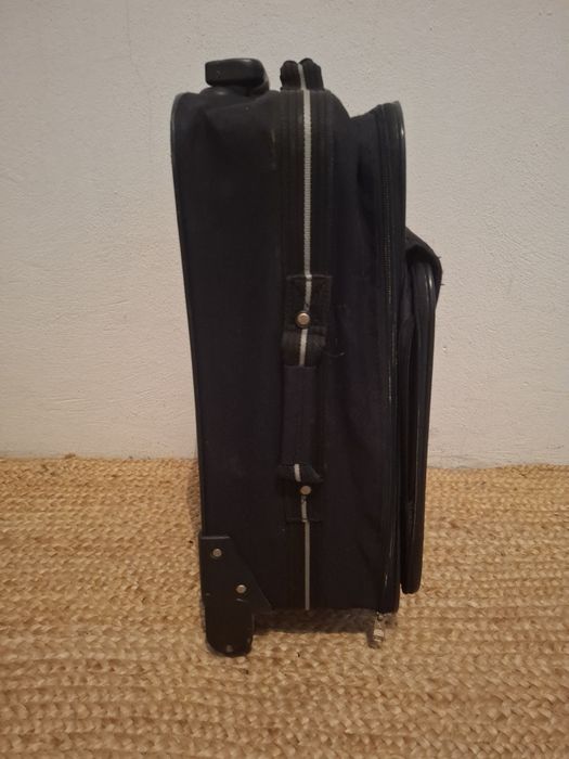 Mala viagem - Troley Gyl preta
48 x 35 x 17