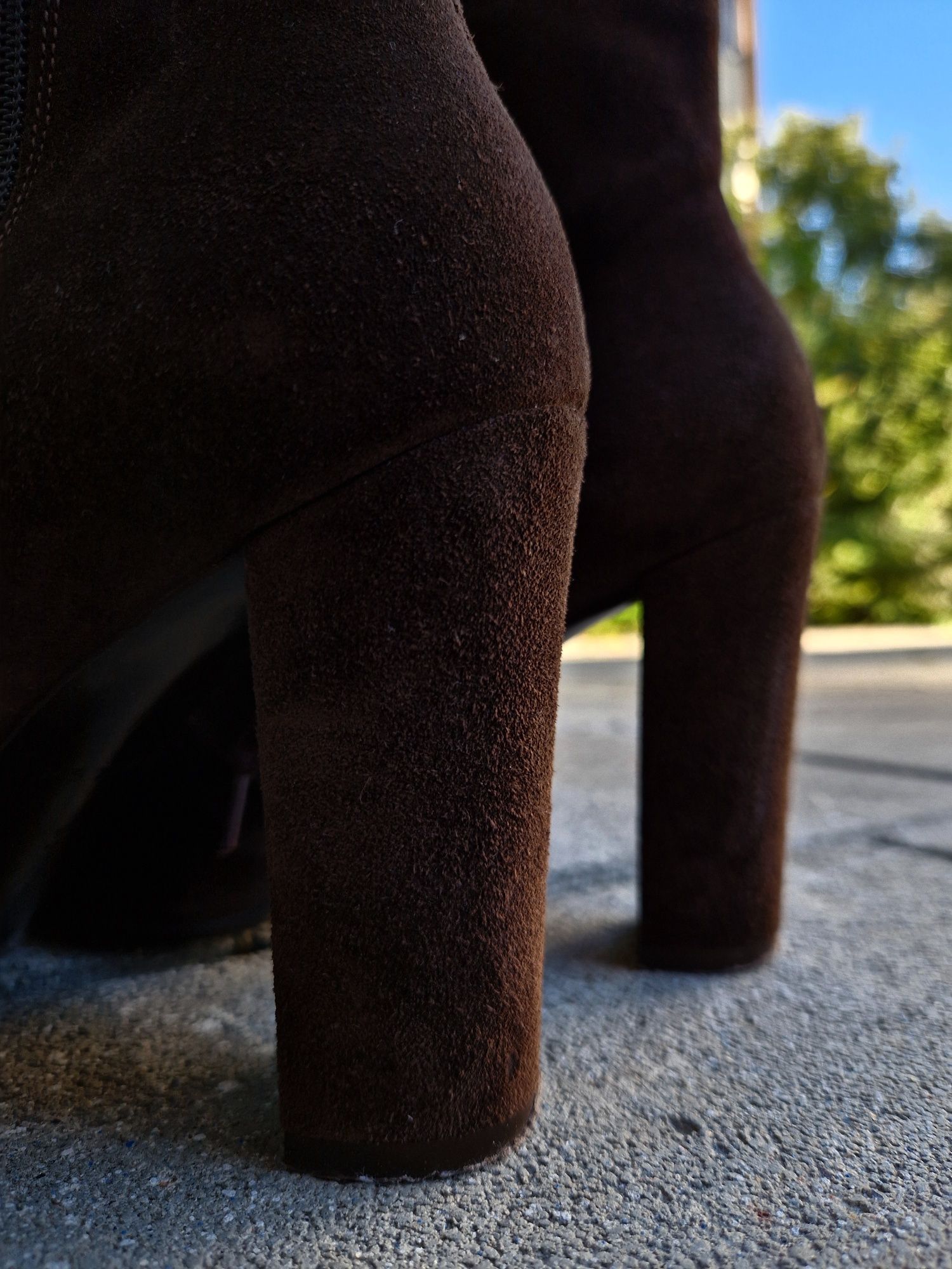 Замшеві коричневі ботильйони на каблуку ботинки осінні ботильоны