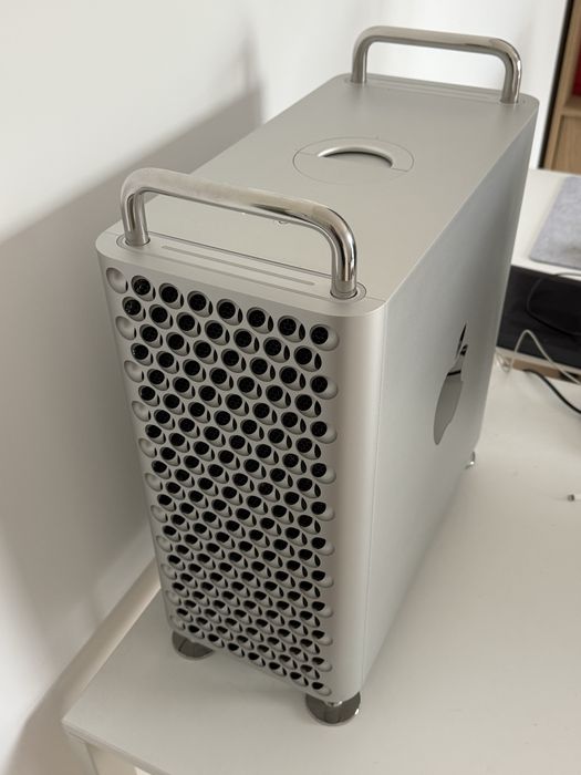 Apple Mac Pro 2019 intel xeon 2.5ghz 28 core, 160gb ram, 4tb ssd