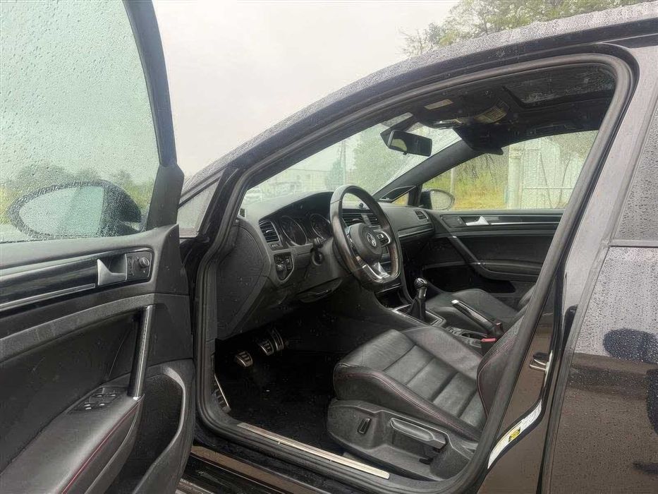 Volkswagen Golf GTI 2.0T SE 4-Door      2017