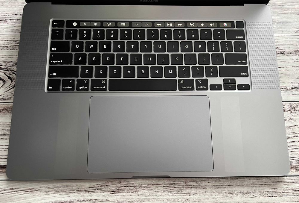 MacBook Pro 16" A2141 (Touch Bar 2019)Core i9 2.4/32/500 Pro 5300M 4Gb
