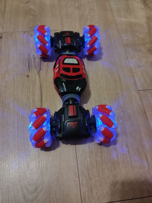 Машинка на радіоуправлінні