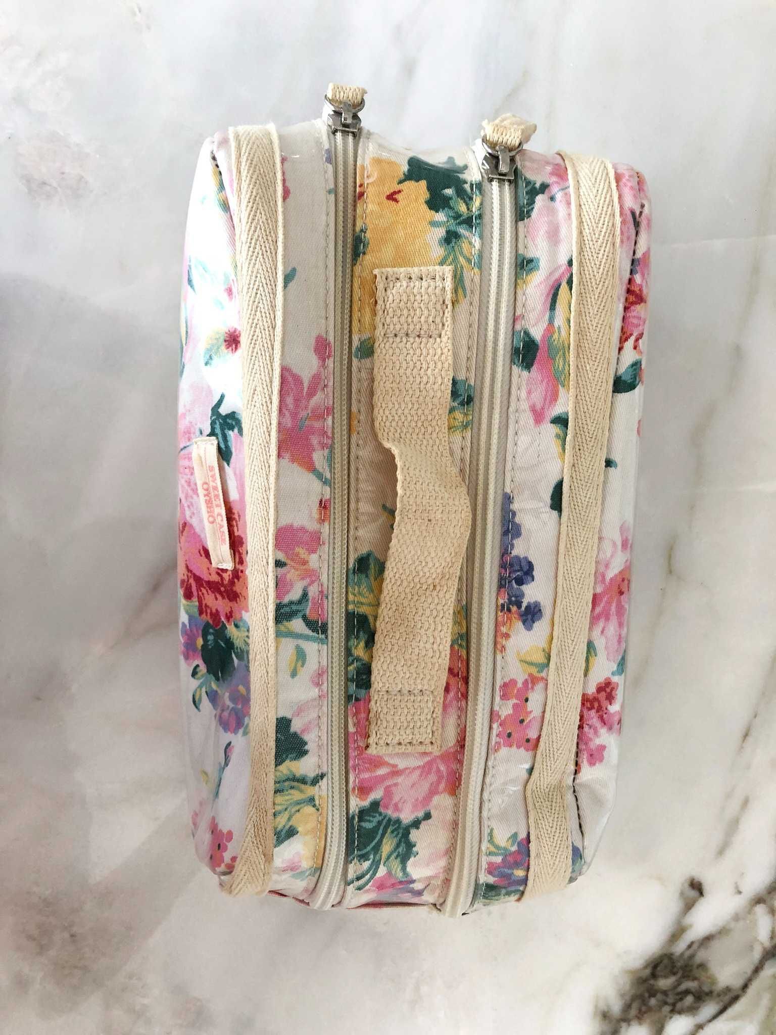 Necessaire estampada com tecido do impermeável da Oysho