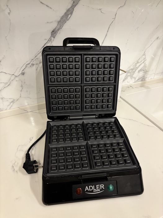 Вафельница Adler AD 3036