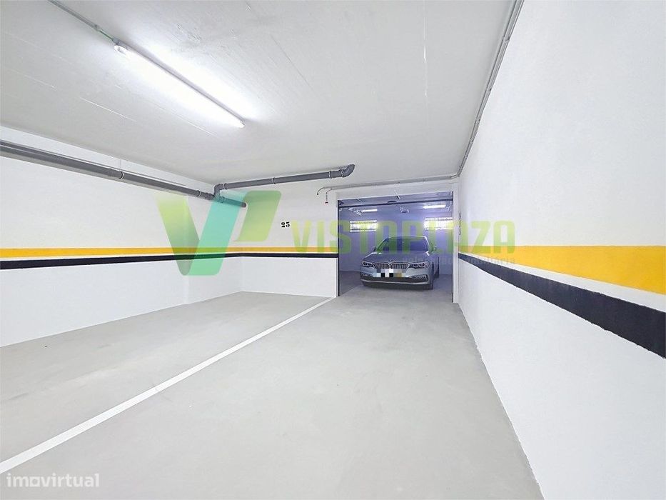 Garagem Box para 2 Carros com Estacionamento Exclusivo em Alvor