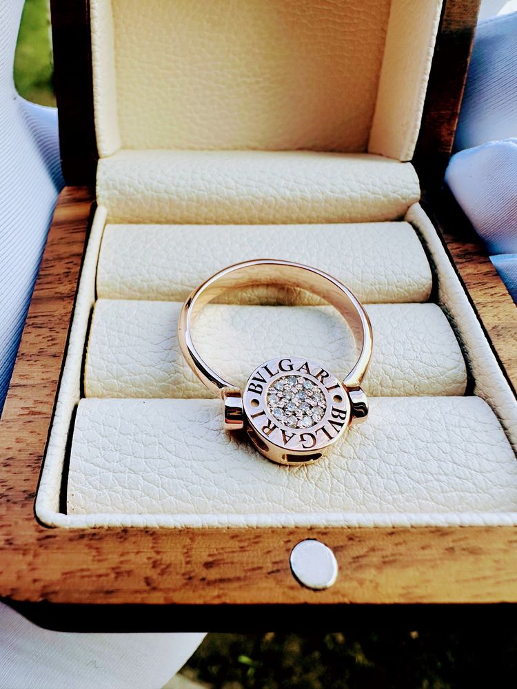 Золотое кольцо bvlgari с бриллиантами