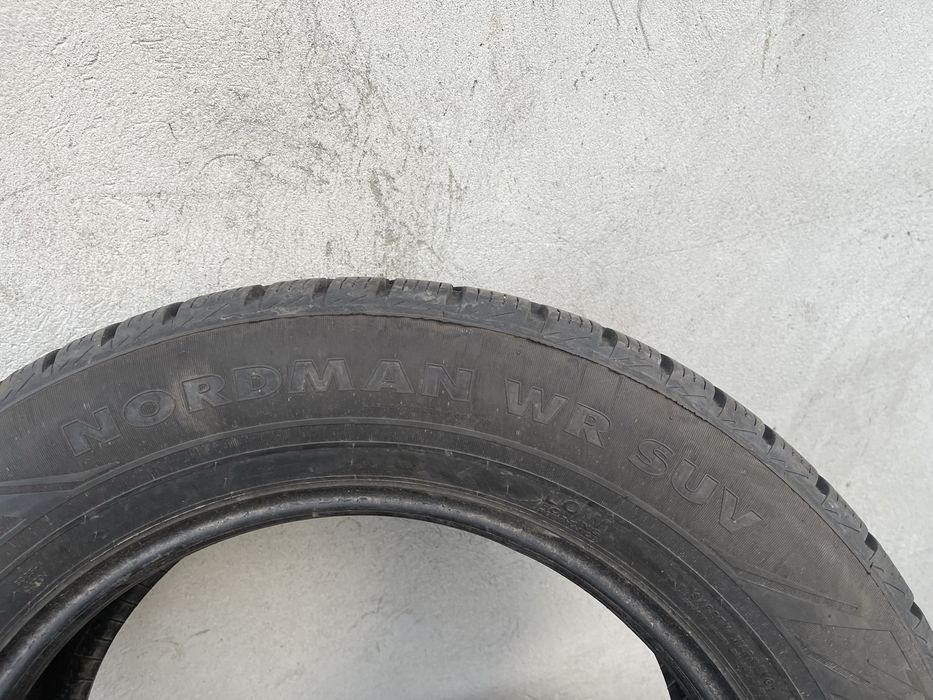 Резина б/у Зима Nokian 215/65R17