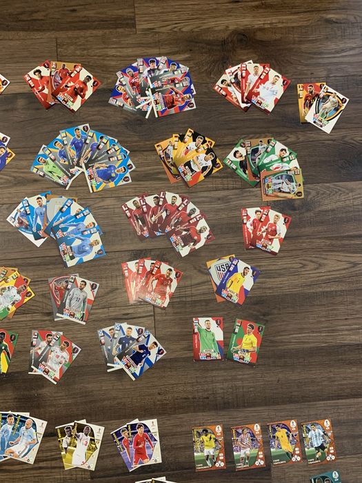 235 szt. Karty piłkarskie Panini Fifa 2018, 2022, 2023, 2024