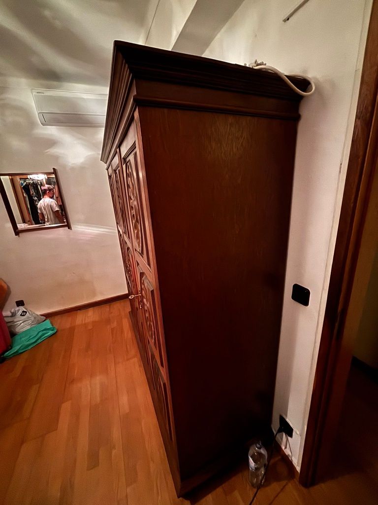 Armário de Madeira Maciça Estilo Clássico – 3 Portas