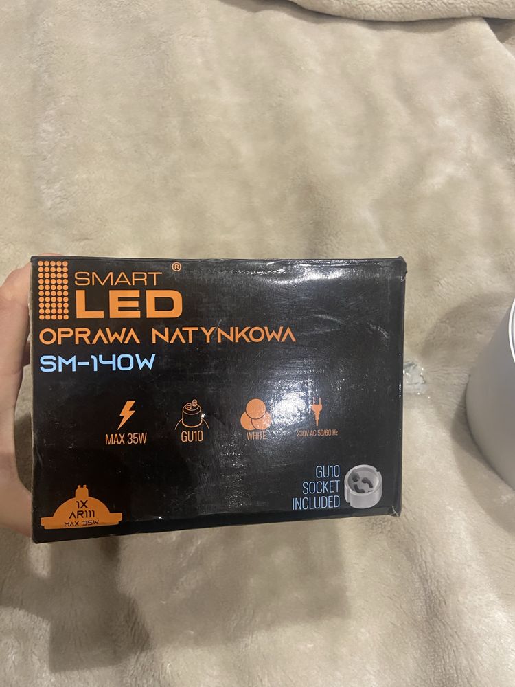 Spotlight, oprawa natynkowa