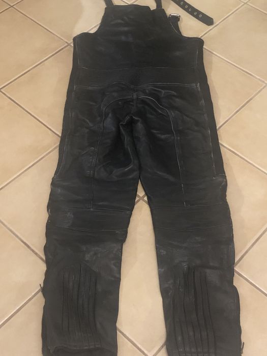 Jardineira da marca altis em puro cabedal motard impecaveis.