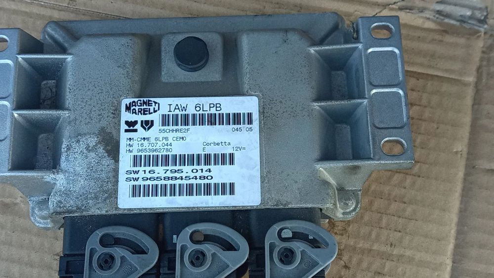Peugeot 307 407 Citroen C4 C5 C8  1.8 2.0 16V komputer sterownik silnika IAW IAW 6LP1    9665613580