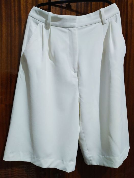 Стильні шорти білого кольору H&M