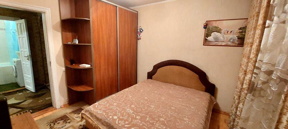 Здається 2х кімнатна в дружньому будинку на вул. Ахматовой