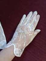 Koronkowe rękawiczki białe krótkie