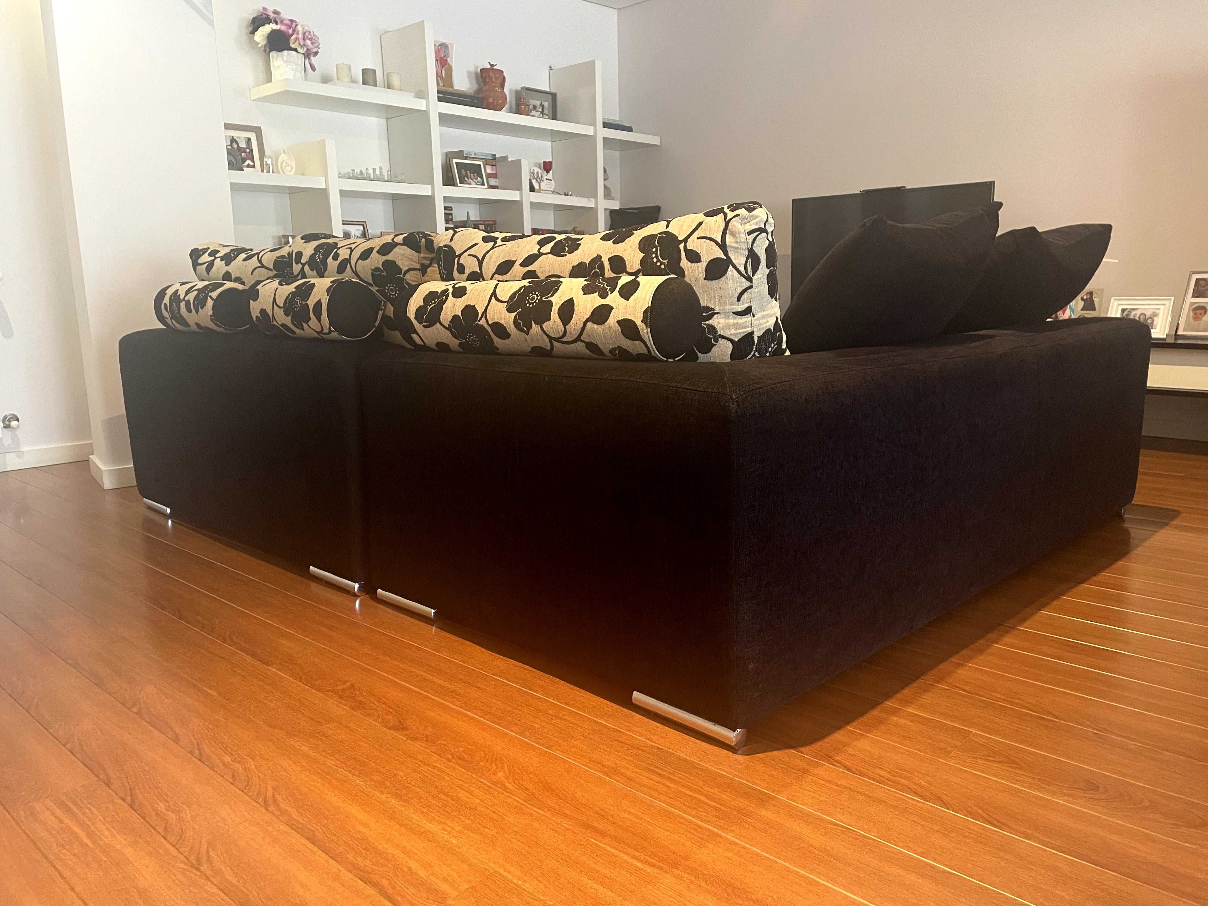 Sofá com chaise longue