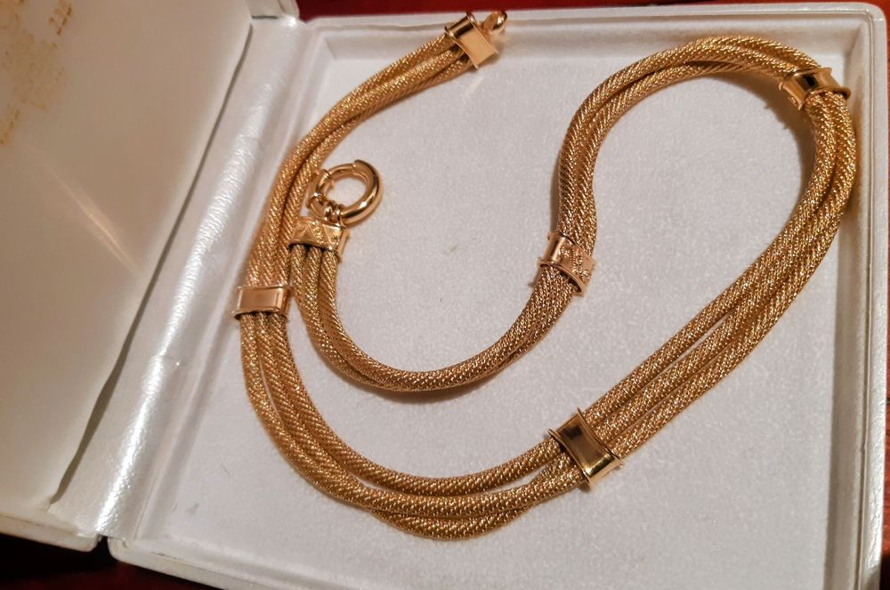 Lindíssima gargantilha de ouro de 19,2 quilates. Origem familiar.