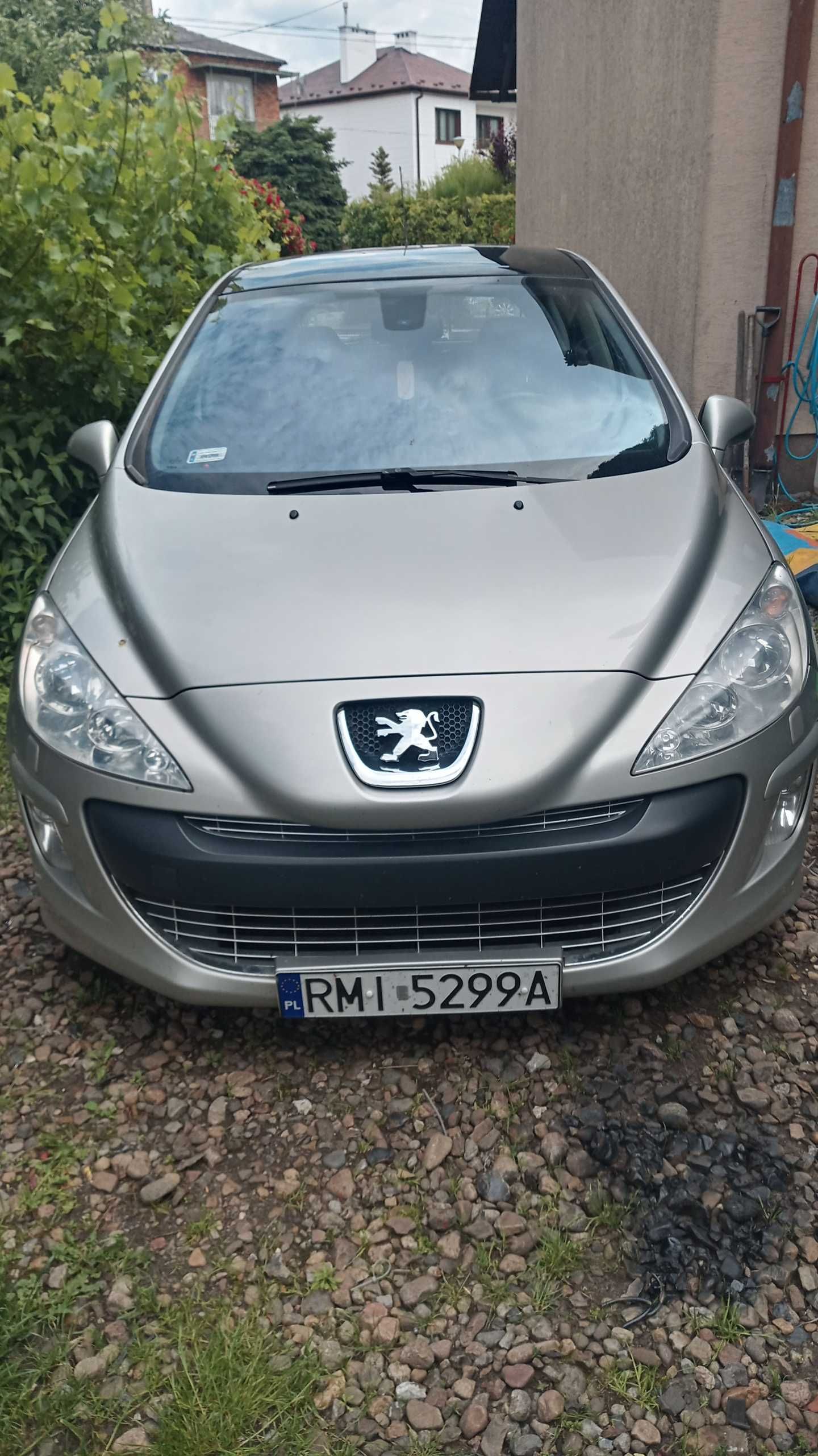 Peugeot 308 - srebrny -