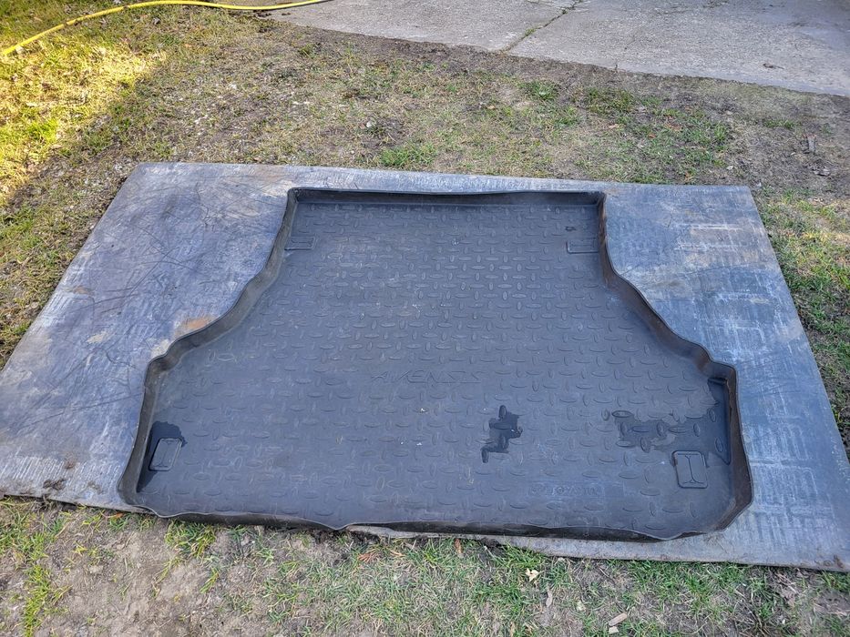 Mata bagażnikowi Toyota Awnesis , mata gumowa osłaniająca do bagażnika