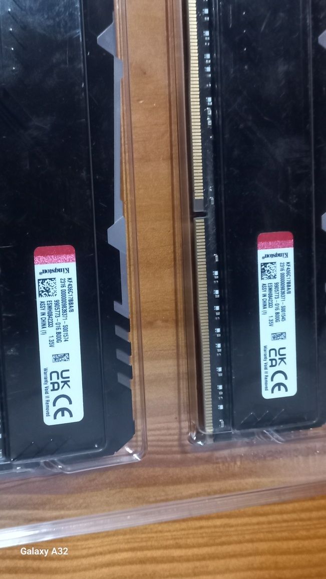 Memórias RAM Kingston fury com RGB 8gb cada