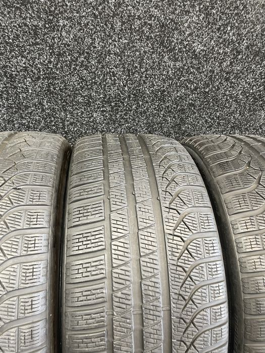 Продам Б/У шини Pirelli 255/35R20 P Zero Winter