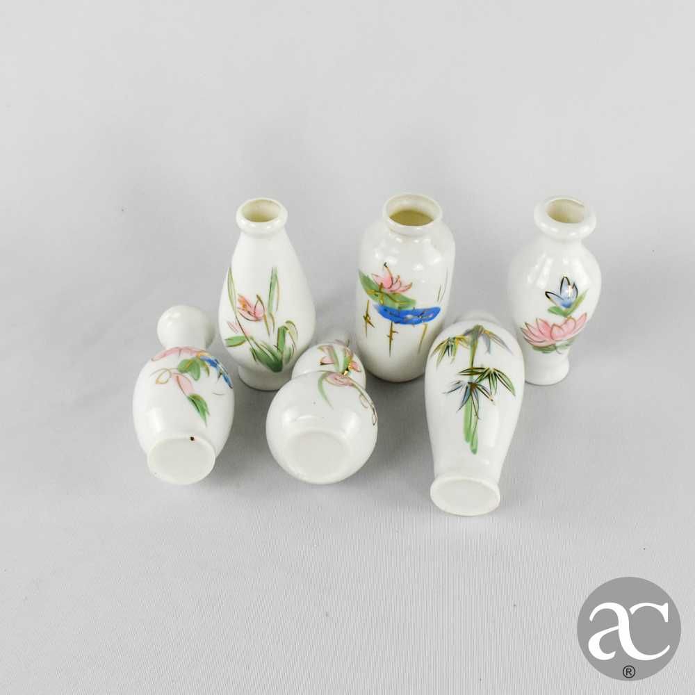 Conjunto de 6 pequenas jarras em porcelana da China