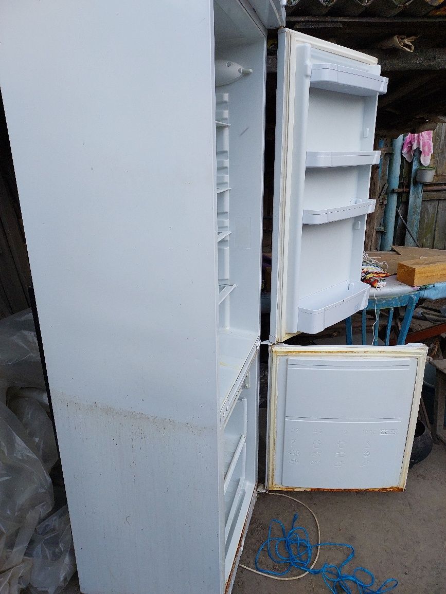 Холодильник Indesit