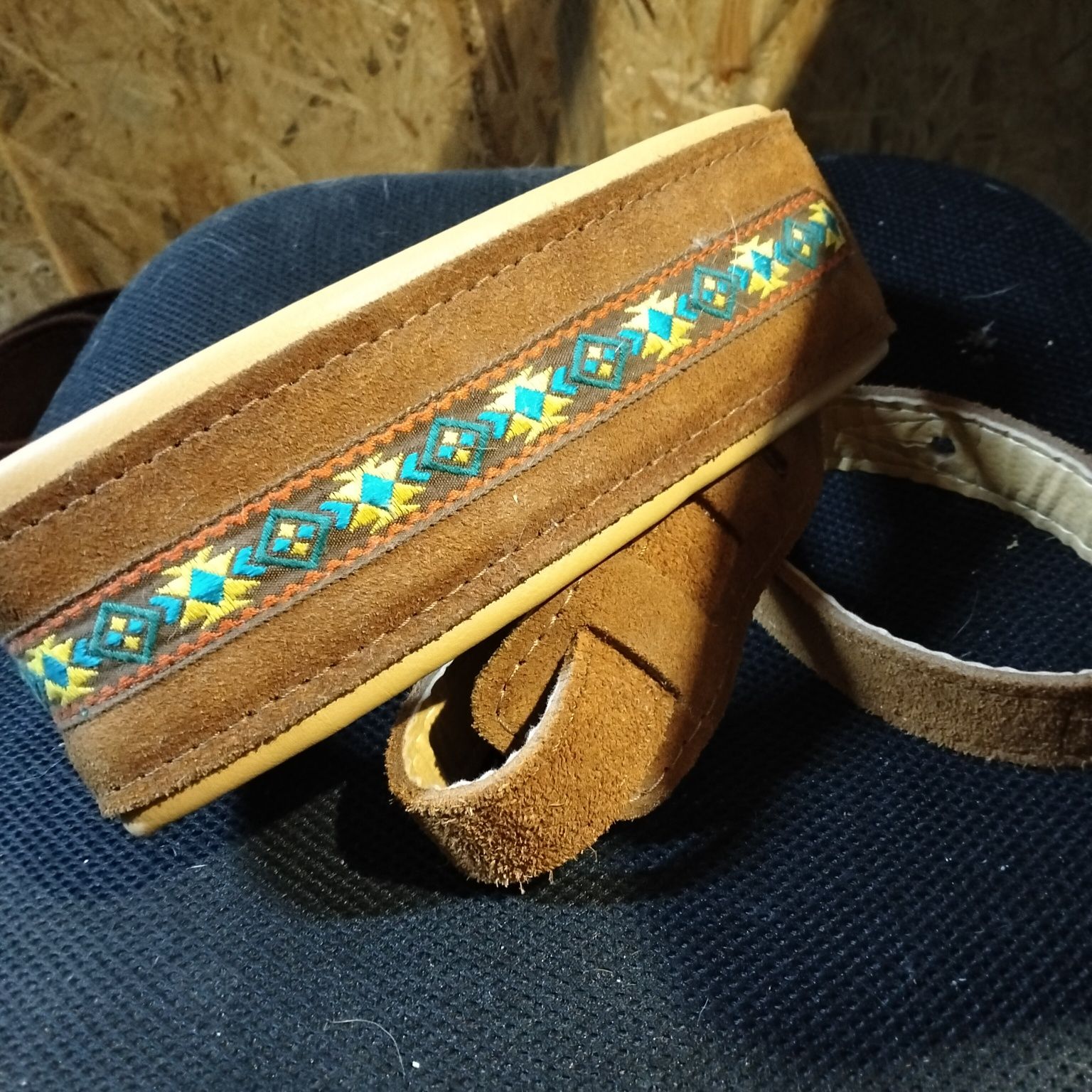 Material de guitarra (afinador e straps)