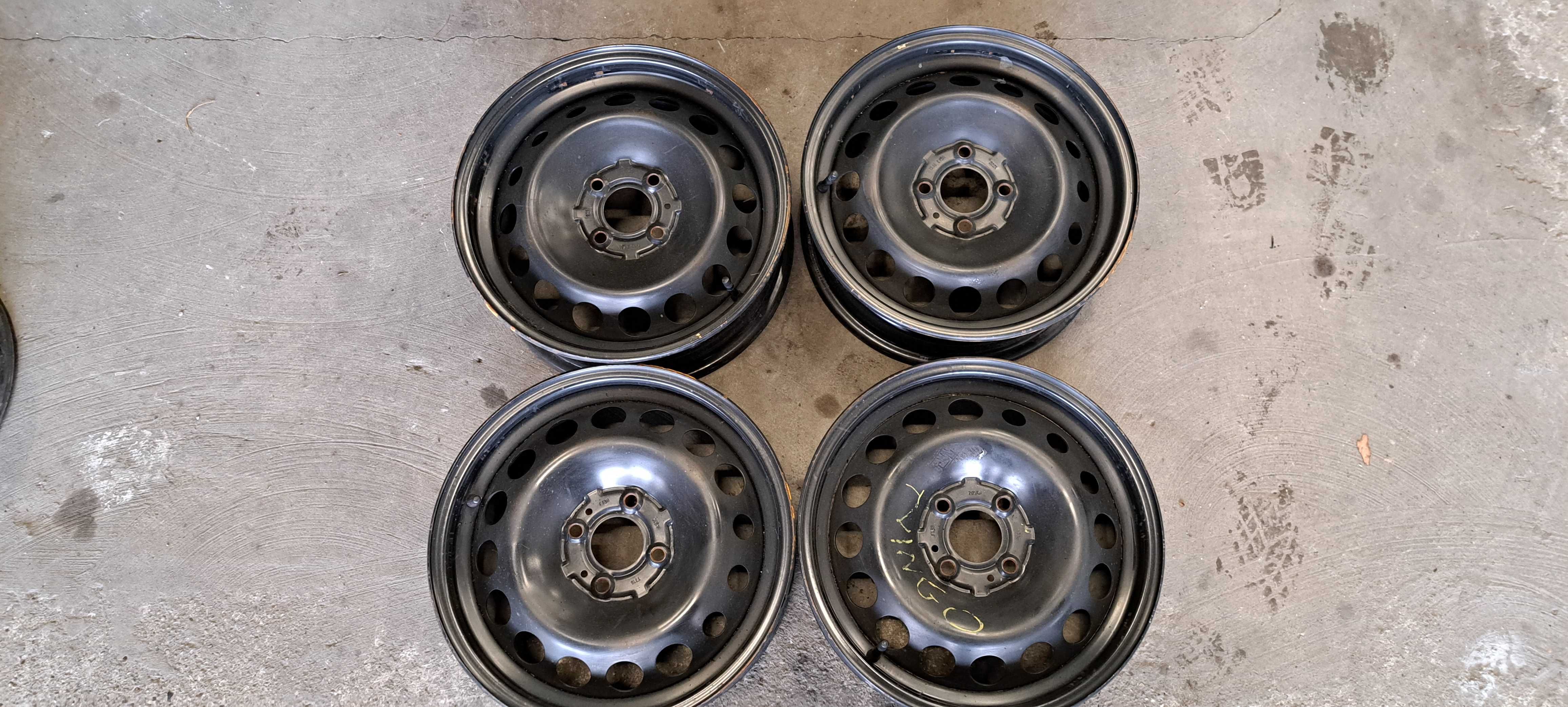 Felgi stalowe 5jx15 et38 4x100 +czujniki Renault Twingo Smart