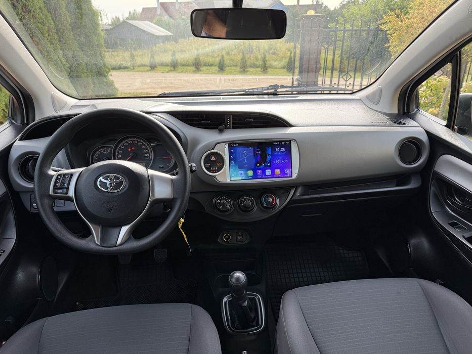 Toyota Yaris 2015 rok