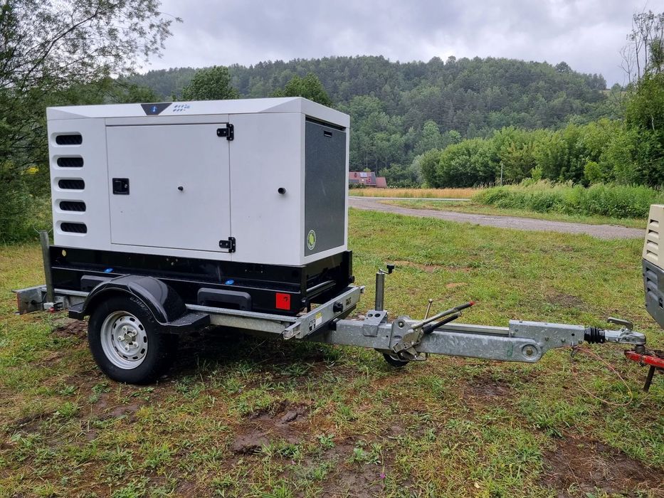 Mitsubishi SDMO R44 KV Agregat Prądotwórczy Generator Jezdny mobilny Jak Nowy z Norwegii  Zero zniszczeń Wycieków jak Nowy z Salonu Silnik Mitsubishi DEKRA serw