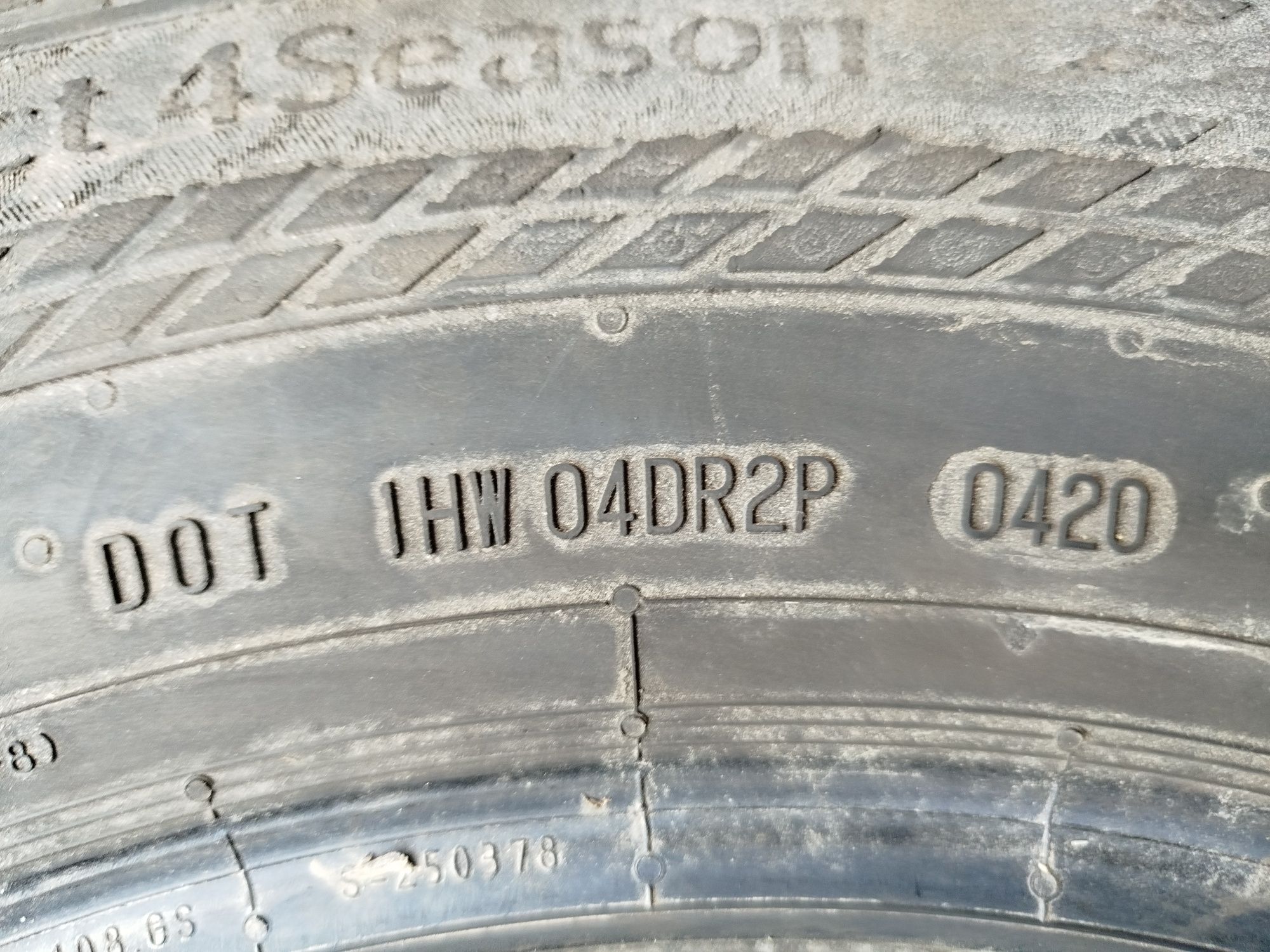 Opony całoroczne Continental 205/75R16C