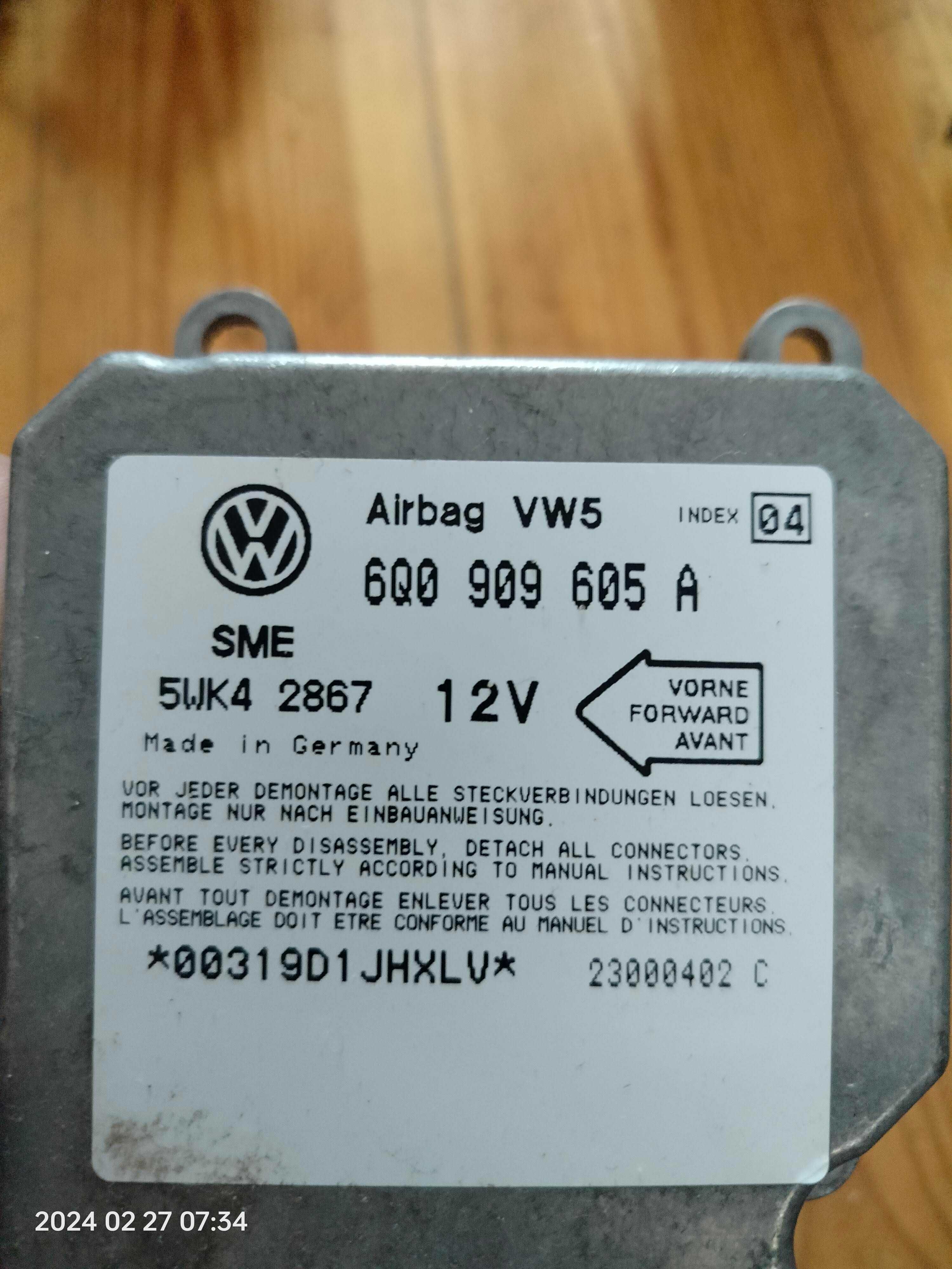Volkswagen Golf 4 IV moduł poduszek sensor airbag 5WK4 2867