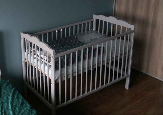 Szare łóżeczko drewniane dziecięce Klupś Oliver 120x60 +materacyk IKEA