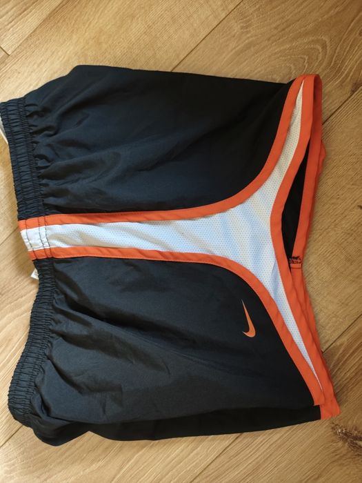 Spodenki joggingowa Nike. Damskie M.