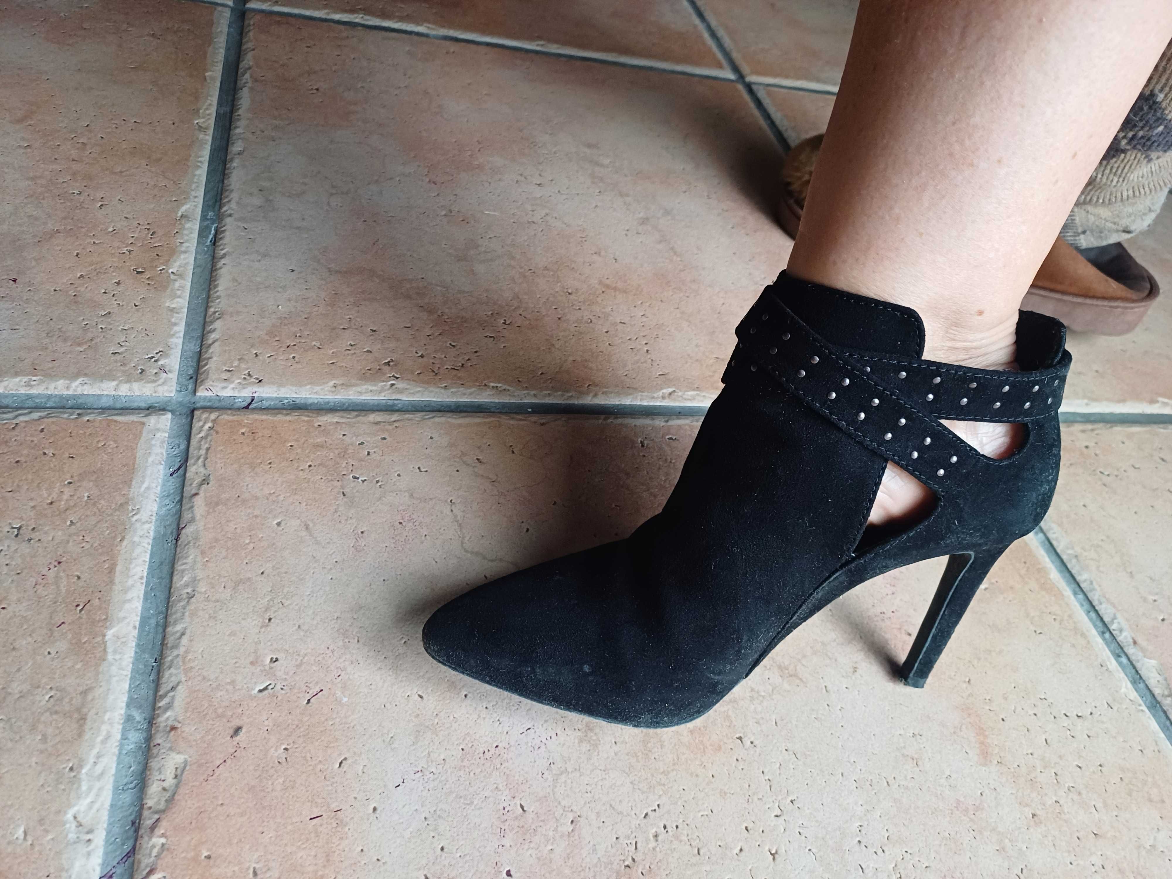 Vende-se botas em camurça n 37