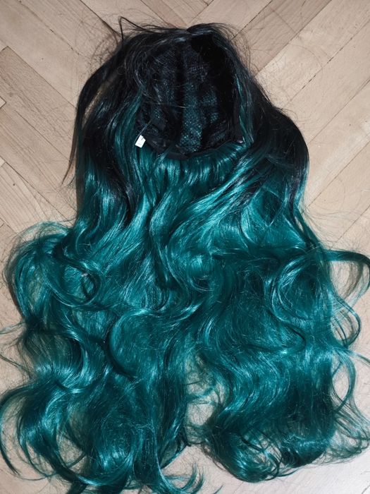 Turkusowo czarna peruka długa
